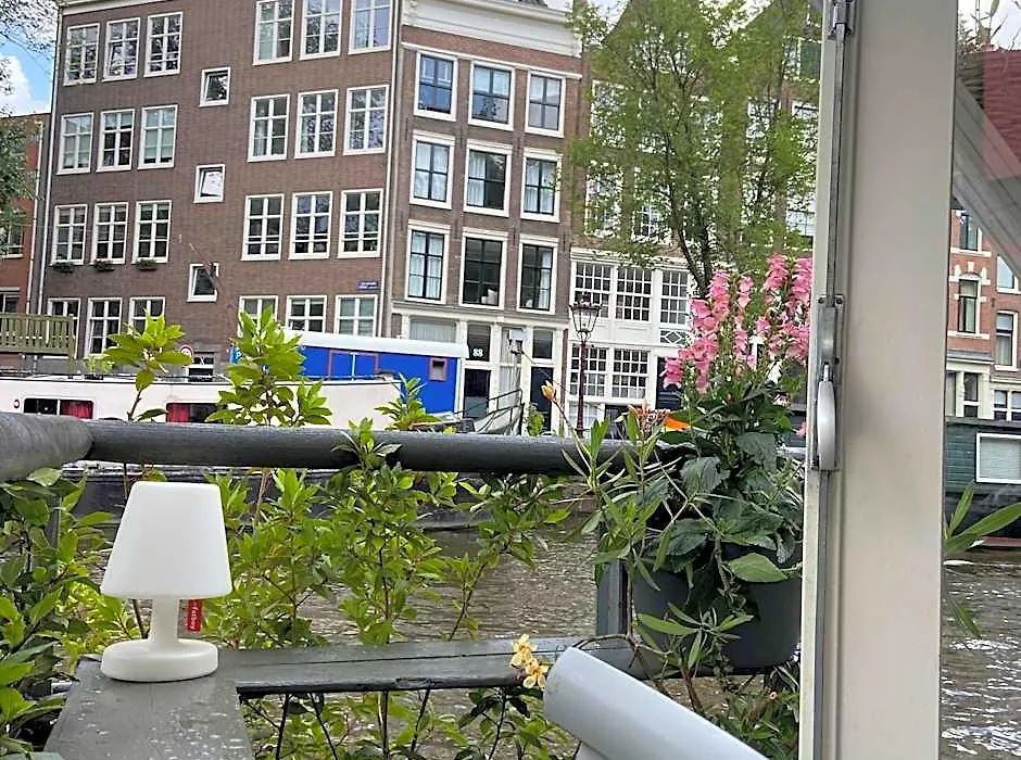 Houseboat Bonnie-1